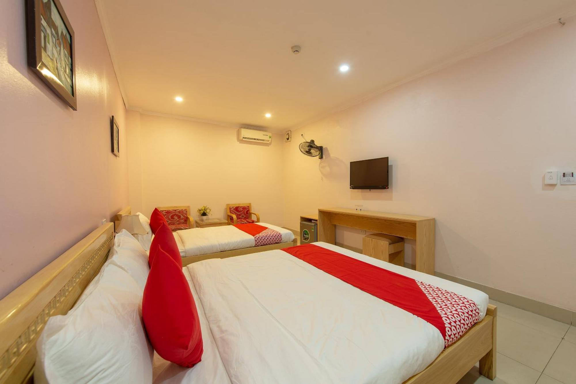 Capital O 417 Truong Son Hotel Hanoi Kültér fotó