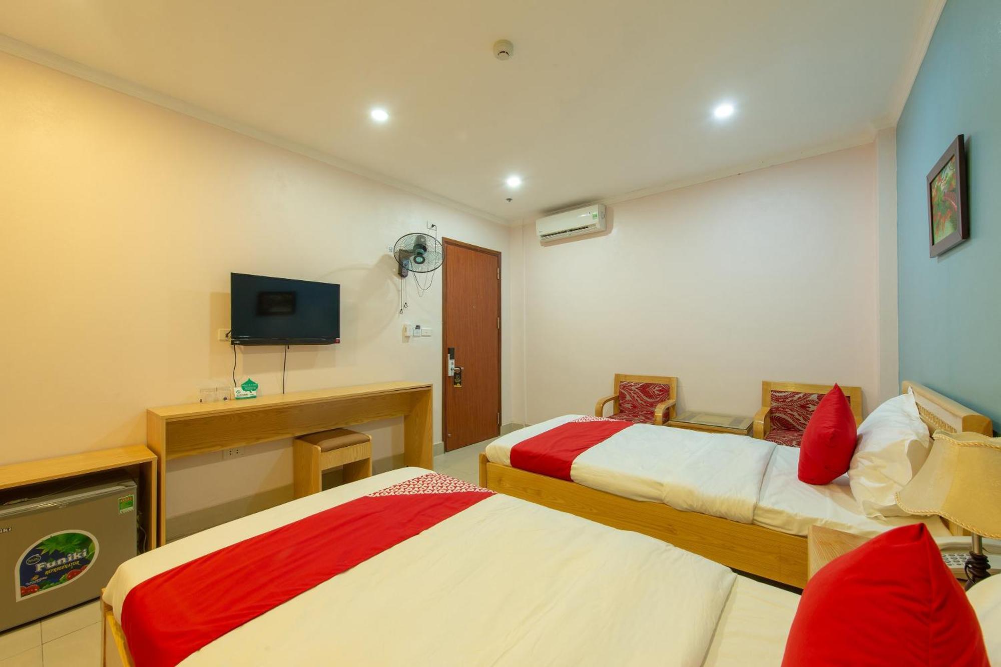 Capital O 417 Truong Son Hotel Hanoi Kültér fotó