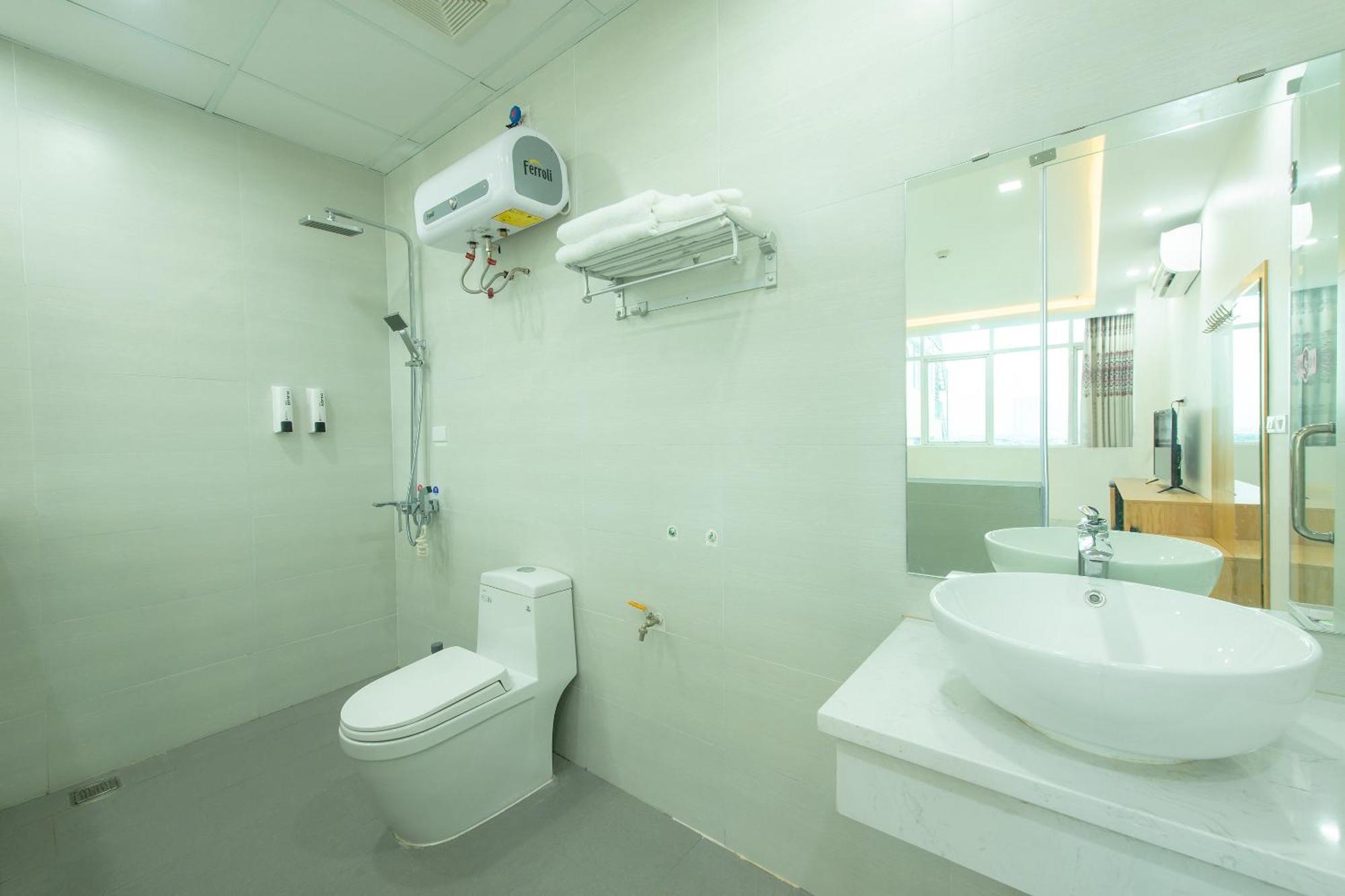 Capital O 417 Truong Son Hotel Hanoi Kültér fotó
